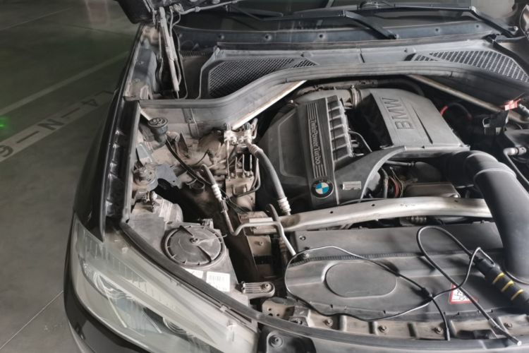 Used BMW X5 2014 xDrive35i Leading Model Engine Bay Right