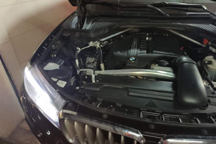 Used BMW X5 2014 xDrive35i Leading Model Engine Bay Right