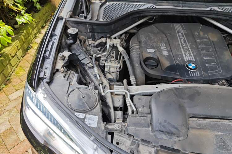 Used BMW X5 2014 xDrive30d Engine Bay Right