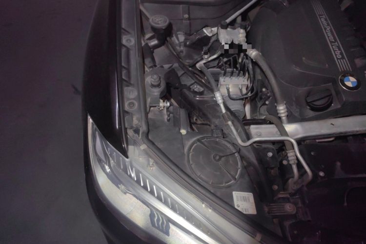 Used BMW X5 2014 xDrive35i Leading Model Engine Bay Right