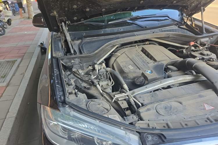 Used BMW X5 2014 xDrive35i Elegant Edition Engine Bay Right
