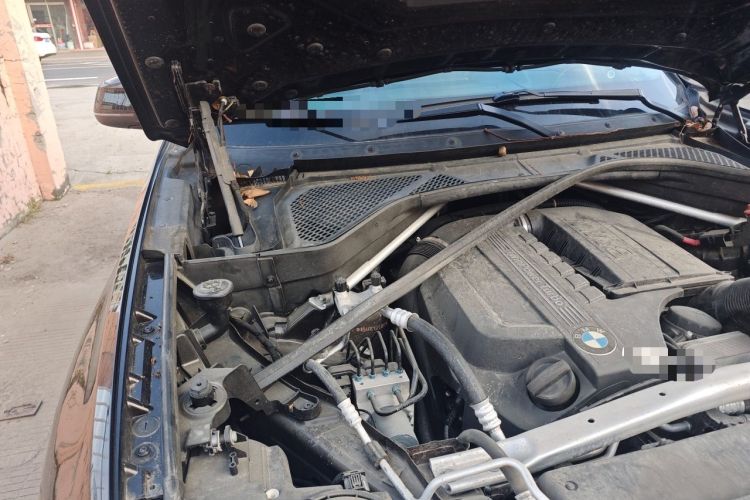 Used BMW X5 2014 xDrive35i Leading Model Engine Bay Right