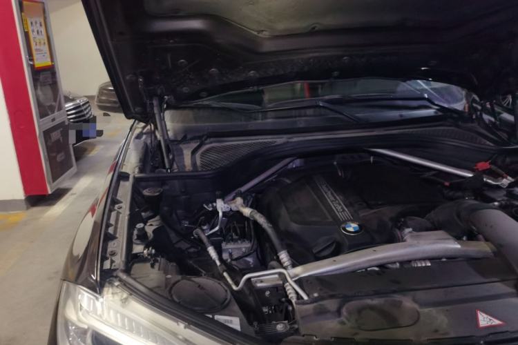 Used BMW X5 2014 xDrive35i Luxury Edition Engine Bay Right