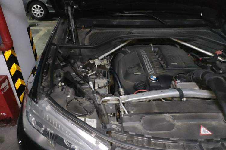 Used BMW X5 2014 xDrive35i Elegant Edition Engine Bay Right