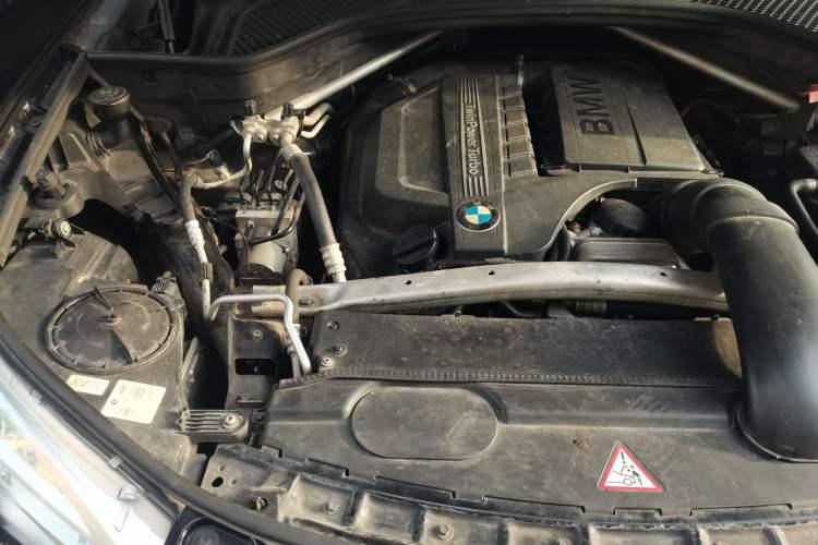 Used BMW X5 2014 xDrive35i Leading Model Engine Bay Right