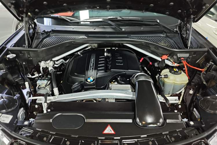 Used BMW X5 2014 xDrive35i Elegant Edition Engine Bay