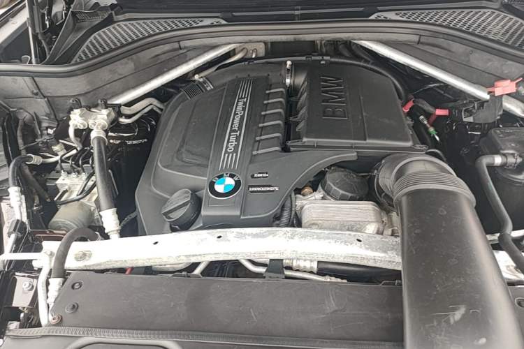 Used BMW X5 2014 xDrive35i U.S. specification Engine Bay