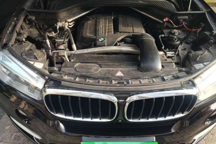 Used BMW X5 2014 xDrive35i Leading Model Engine Bay