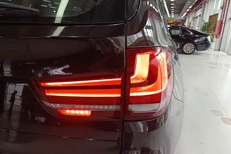 Used BMW X5 2014 xDrive35i Elegant Edition Exterior 3