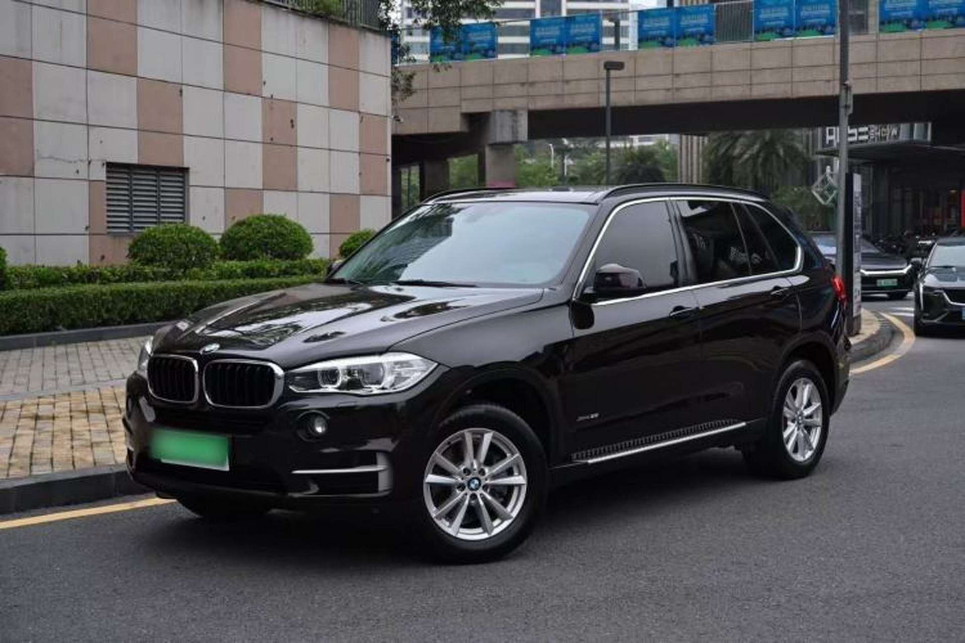Used BMW X5 2014 xDrive35i Elegant Edition Front Left 45 Deg