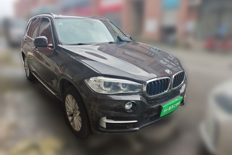 Used BMW X5 2014 xDrive35i Luxury Edition Front Right 45 Deg