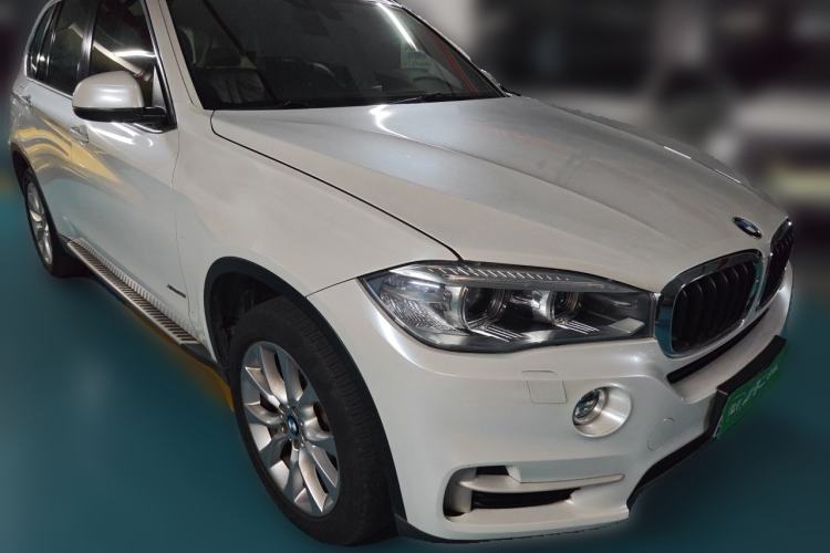 Used BMW X5 2014 xDrive35i Leading Model Front Right 45 Deg