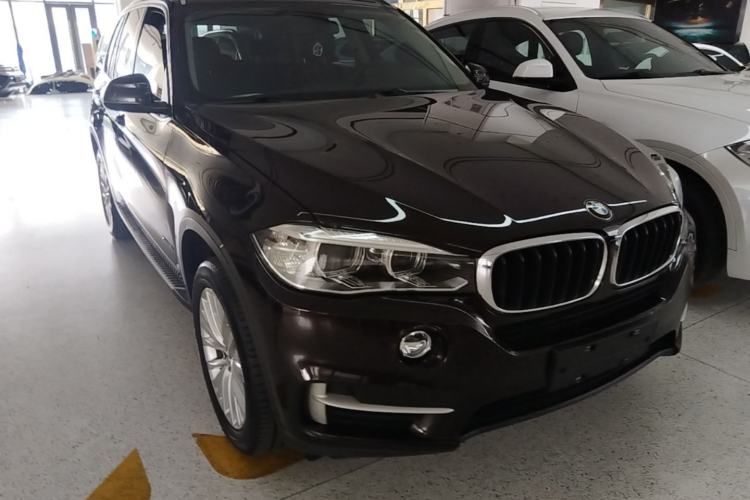 Used BMW X5 2014 xDrive35i Leading Model Front Right 45 Deg