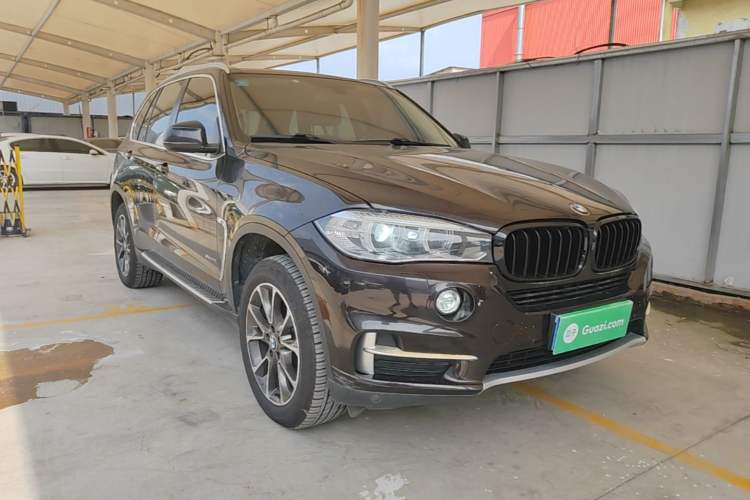 Used BMW X5 2014 xDrive35i Leading Model Front Right 45 Deg