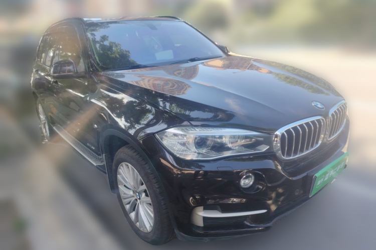 Used BMW X5 2014 xDrive35i Leading Model Front Right 45 Deg