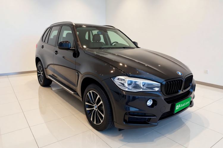 Used BMW X5 2014 xDrive35i Leading Model Front Right 45 Deg