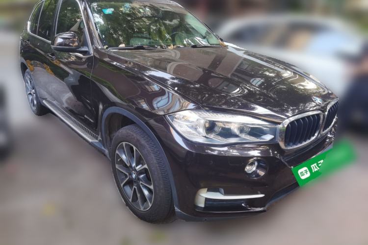 Used BMW X5 2014 xDrive35i Leading Model Front Right 45 Deg