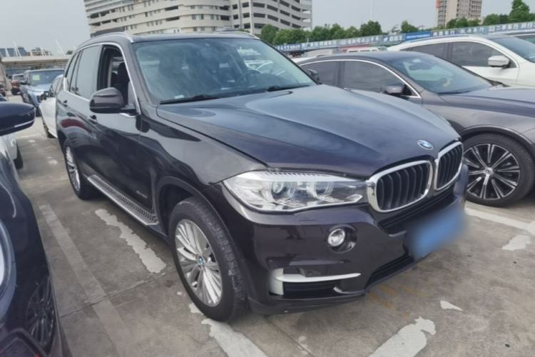 Used BMW X5 2014 xDrive35i Leading Model Front Right 45 Deg