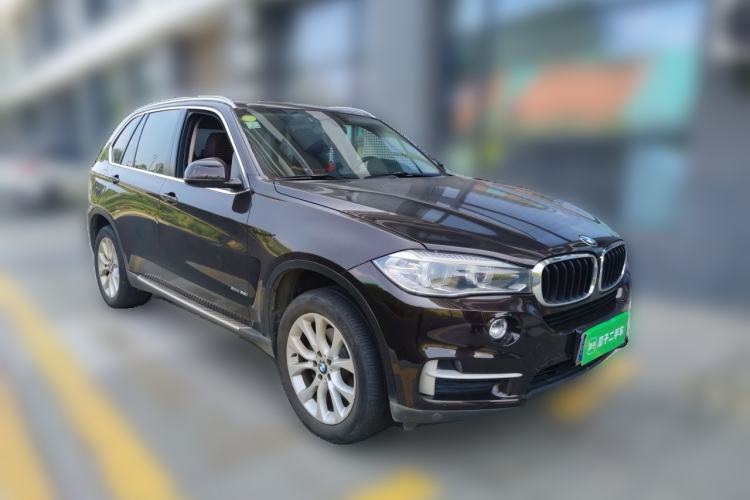 Used BMW X5 2014 xDrive35i Leading Model Front Right 45 Deg