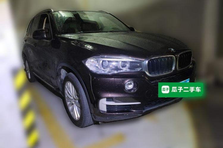 Used BMW X5 2014 xDrive35i Leading Model Front Right 45 Deg