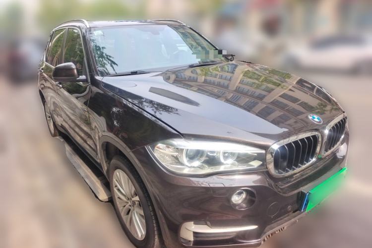 Used BMW X5 2014 xDrive35i U.S. specification Front Right 45 Deg