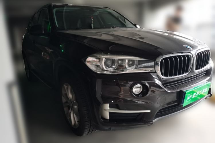 Used BMW X5 2014 xDrive35i Leading Model Front Right 45 Deg