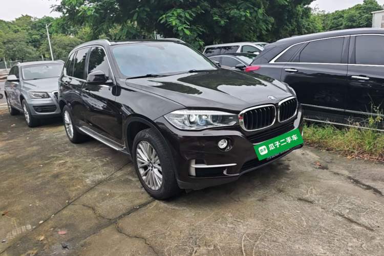 Used BMW X5 2014 xDrive35i Leading Model Front Right 45 Deg