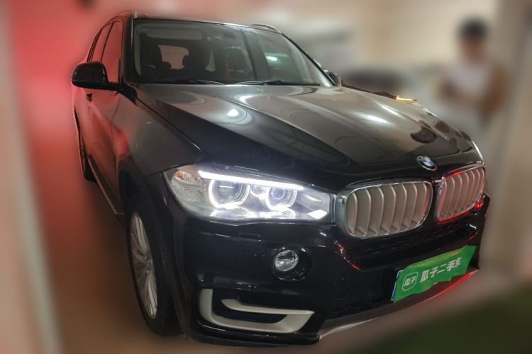 Used BMW X5 2014 xDrive35i Leading Model Front Right 45 Deg