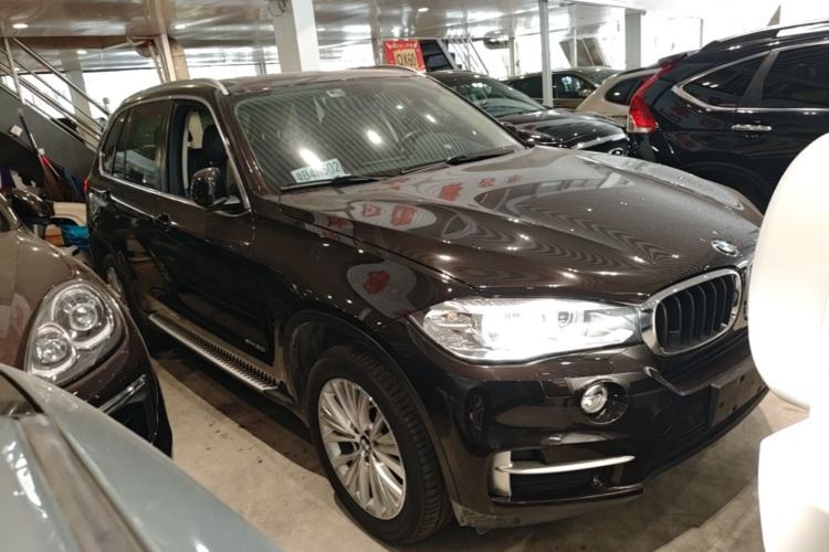 Used BMW X5 2014 xDrive35i Leading Model Front Right 45 Deg