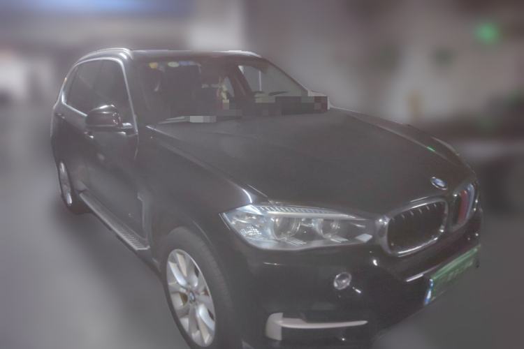 Used BMW X5 2014 xDrive35i Leading Model Front Right 45 Deg