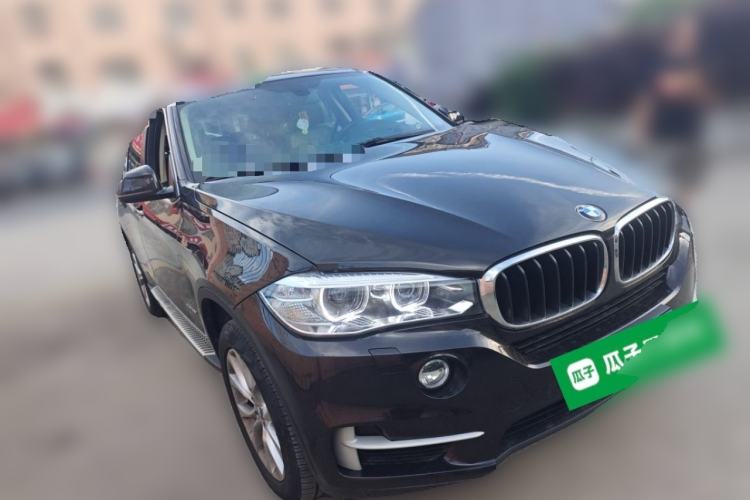 Used BMW X5 2014 xDrive35i Leading Model Front Right 45 Deg