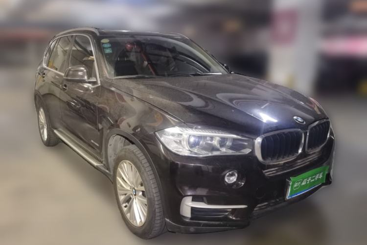 Used BMW X5 2014 xDrive35i Luxury Edition Front Right 45 Deg