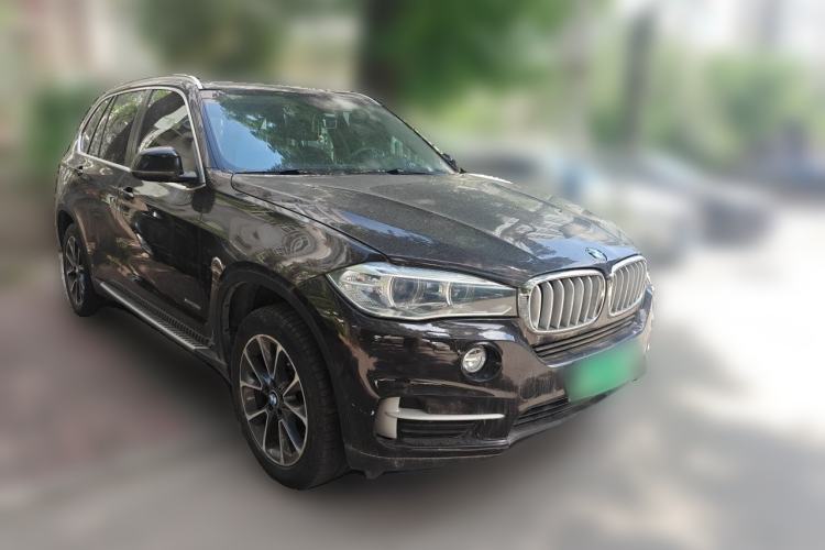 Used BMW X5 2014 xDrive35i Leading Model Front Right 45 Deg