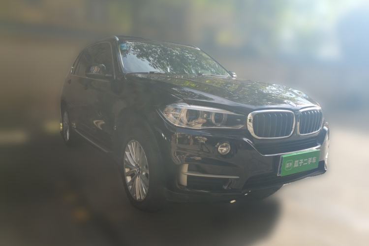 Used BMW X5 2014 xDrive35i Leading Model Front Right 45 Deg