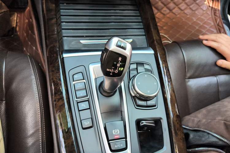 Used BMW X5 2014 xDrive35i Elegant Edition Gear Lever