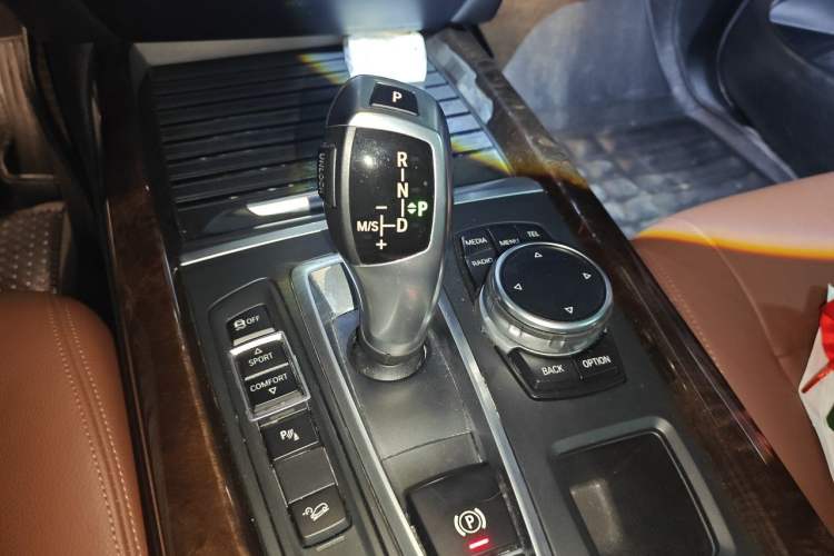 Used BMW X5 2014 xDrive35i Elegant Edition Gear Lever