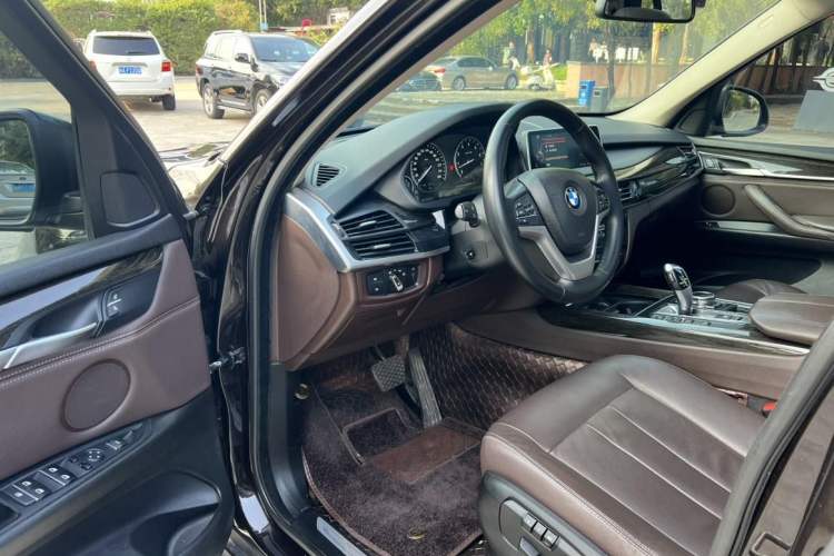 Used BMW X5 2014 xDrive35i Leading Model Interior 1