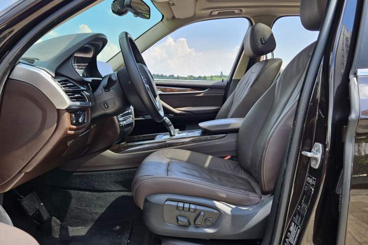 Used BMW X5 2014 xDrive35i Leading Model Interior 1