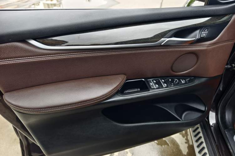 Used BMW X5 2014 xDrive35i Leading Model Interior 10