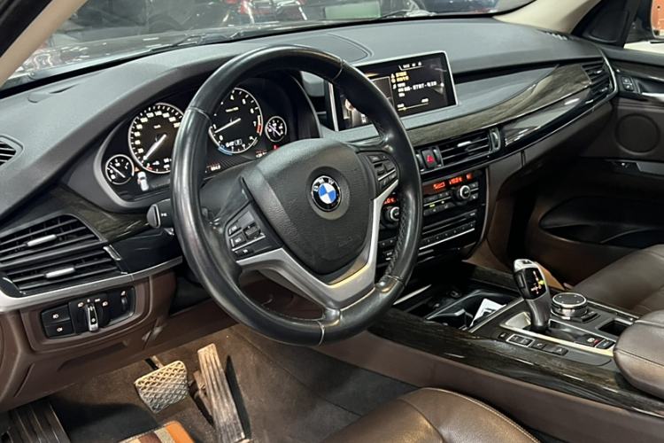 Used BMW X5 2014 xDrive35i Elegant Edition Interior 10