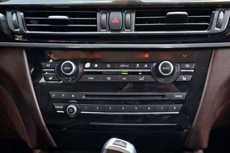 Used BMW X5 2014 xDrive35i Leading Model Interior 11