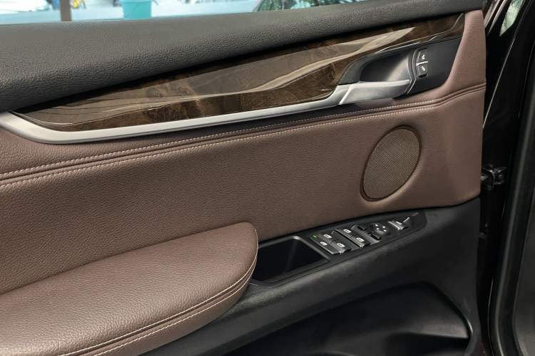 Used BMW X5 2014 xDrive35i Elegant Edition Interior 12
