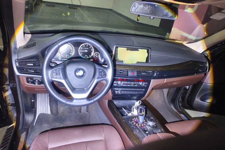 Used BMW X5 2014 xDrive35i Leading Model Interior 2