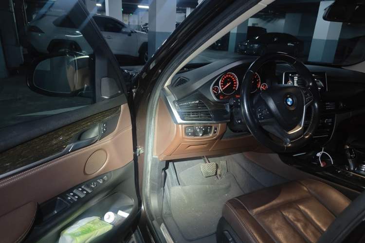 Used BMW X5 2014 xDrive35i Luxury Edition Interior 3