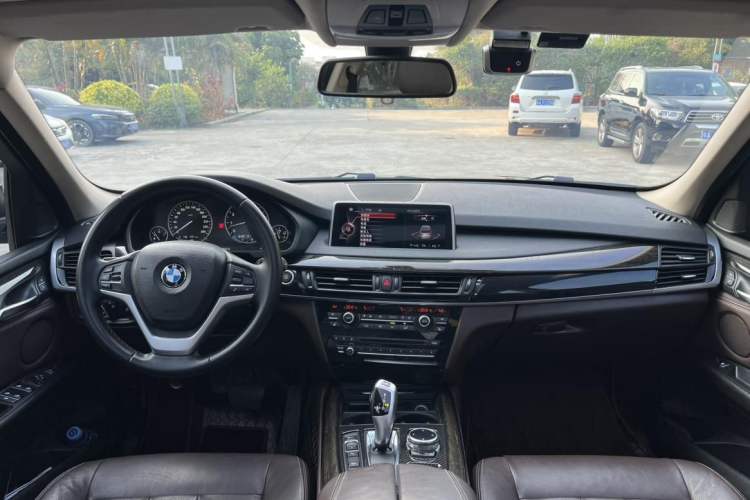 Used BMW X5 2014 xDrive35i Leading Model Interior 3