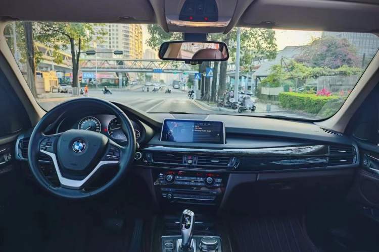 Used BMW X5 2014 xDrive35i Luxury Edition Interior 3
