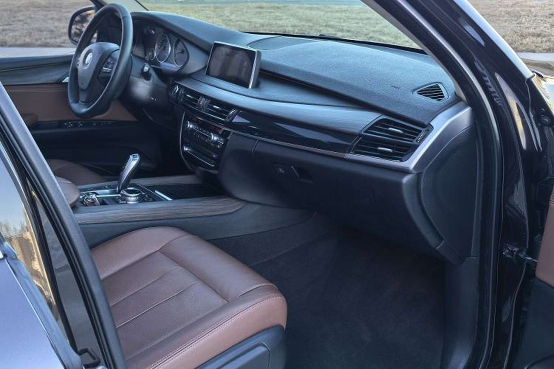 Used BMW X5 2014 xDrive35i Gasoline 5-seater U.S. specification Interior 3
