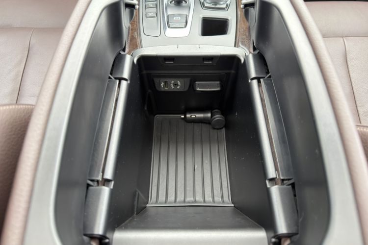 Used BMW X5 2014 xDrive35i Elegant Edition Interior 4