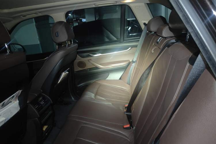 Used BMW X5 2014 xDrive35i Luxury Edition Interior 4
