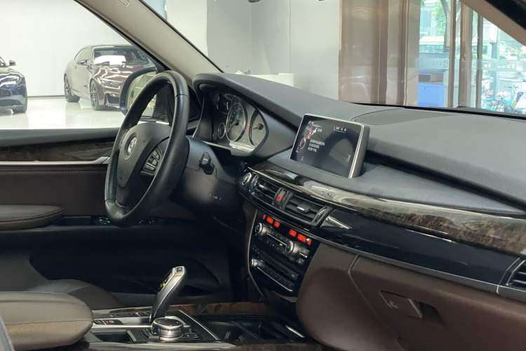 Used BMW X5 2014 xDrive35i Elegant Edition Interior 4